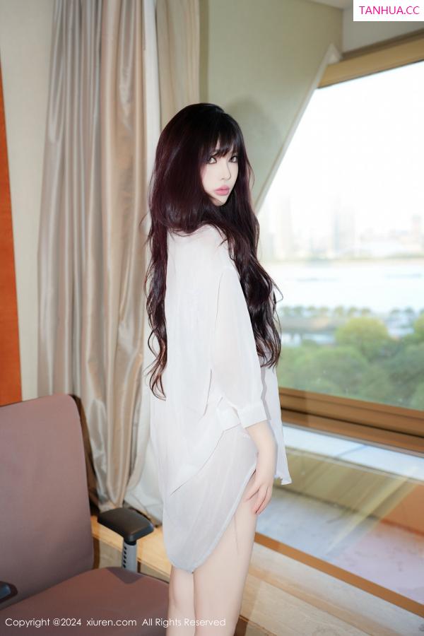   [XiuRen]高清写真图 2024.08.12 No.9002 酒精阿姨 美臀性感第7张图片